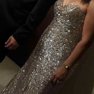 Amazing cocktail dress.